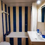 Bay View W/pool 3-min Walk To The Apartment