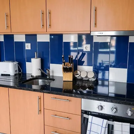 Lejlighed Bay View W/pool 3-min Walk To The