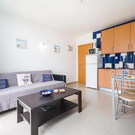 Bay View W/pool 3-min Walk To The Apartment Albufeira