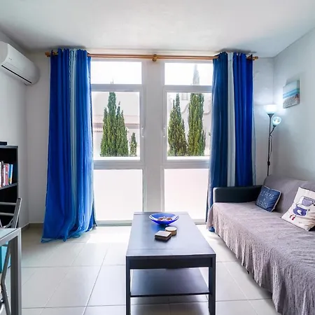 Apartment Bay View W/pool 3-min Walk To The